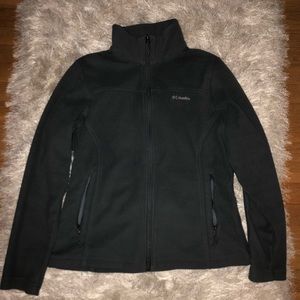 Light grey women’s Columbia zip up jacket